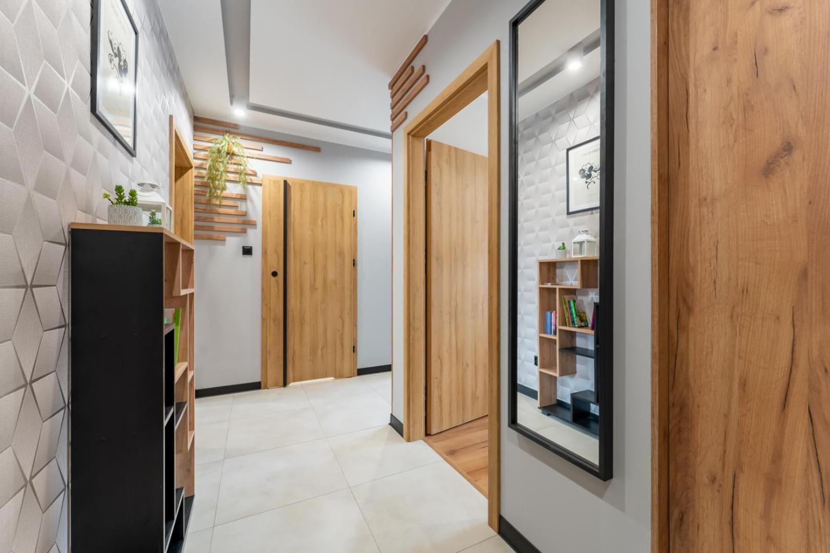 Apartament Przy Baszcie - Z Prywatnym Parkingiem W Centrum - By Spaceapart Еленя-Гура Экстерьер фото